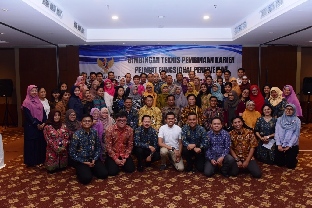 SIAPA PENERJEMAH